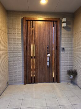 クラシックからモダンへ。玄関から始める理想の住まい。