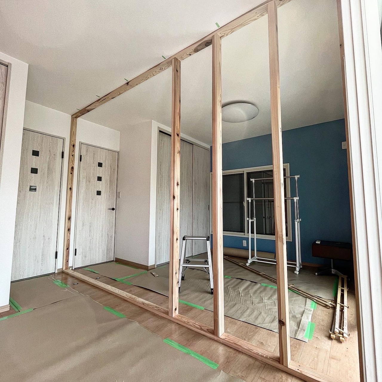 ただ分けるだけじゃない。間仕切り壁×クロス張替で、インテリアを楽しむ理想の2ルームへ